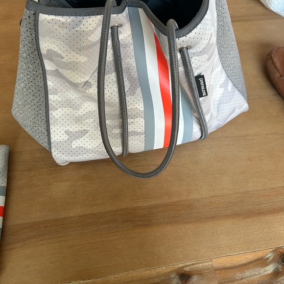 Prenelove Chic Camouflage Tote and Pouch Set - Picture 3 of 6